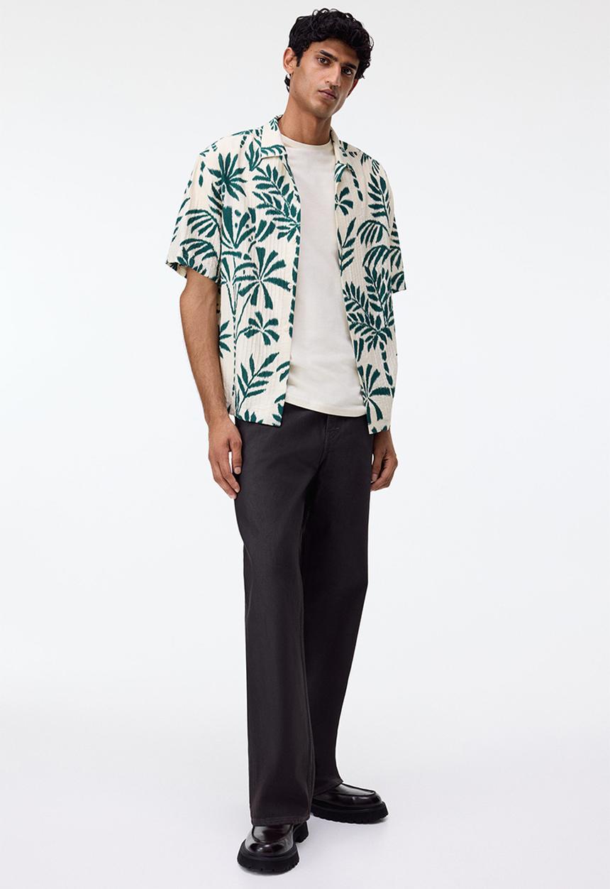 H&M - Regular fit textured resort shirt - white/green floral