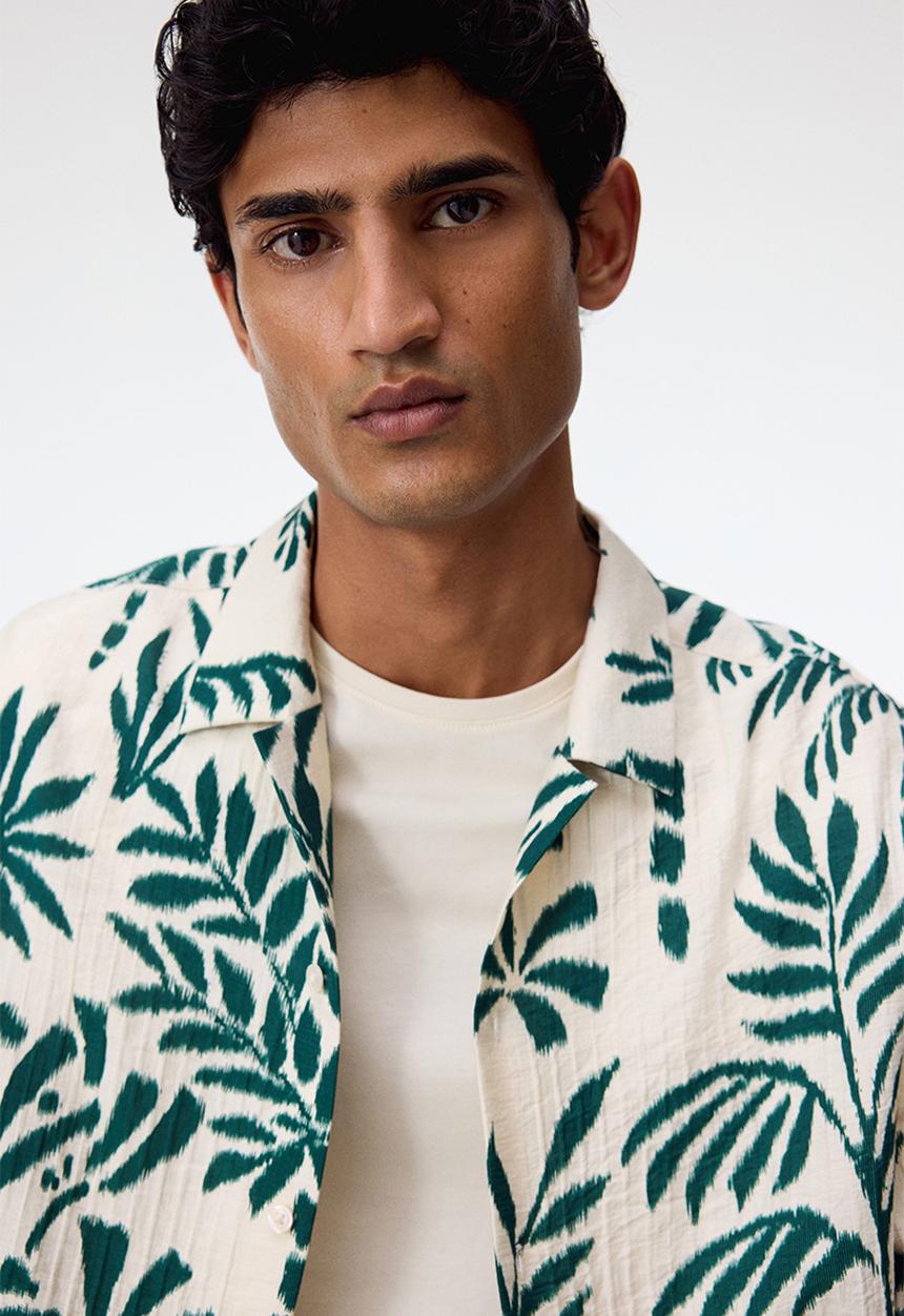 H&M - Regular fit textured resort shirt - white/green floral