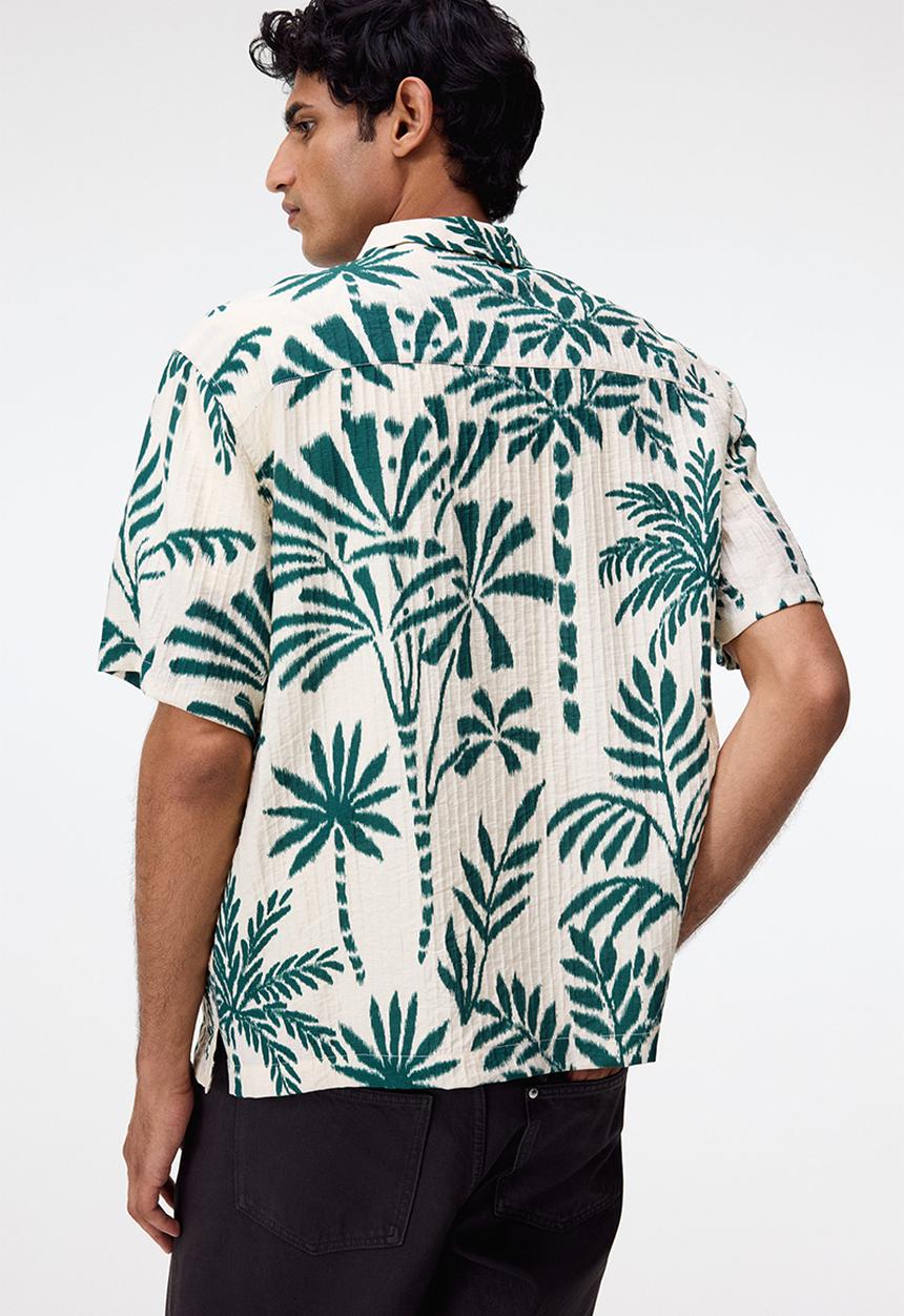 H&M - Regular fit textured resort shirt - white/green floral