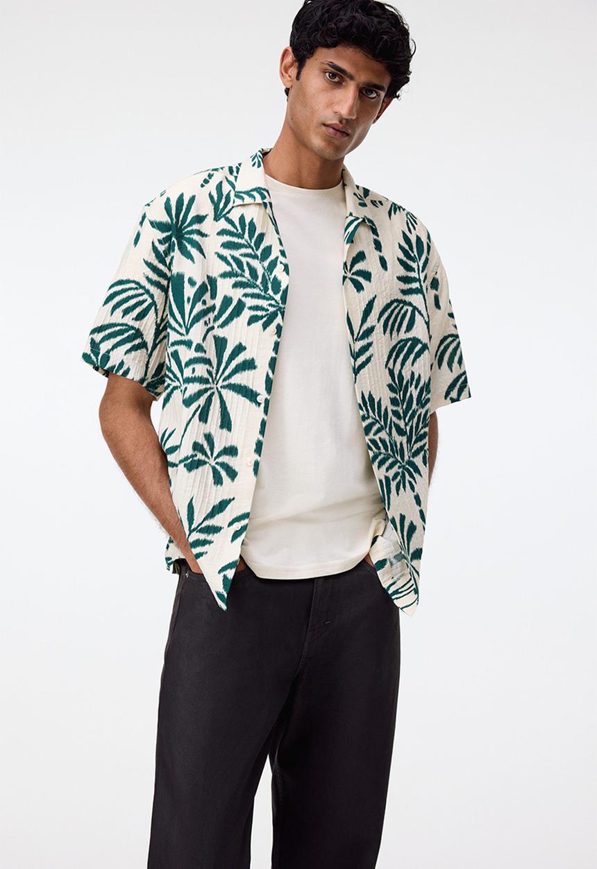H&M - Regular fit textured resort shirt - white/green floral