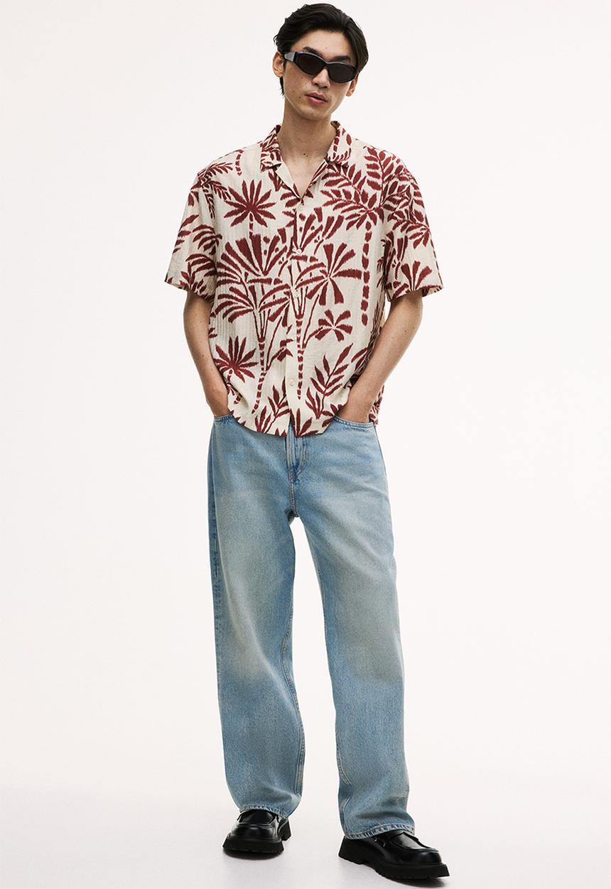 H&M - Regular fit textured resort shirt - white/red floral