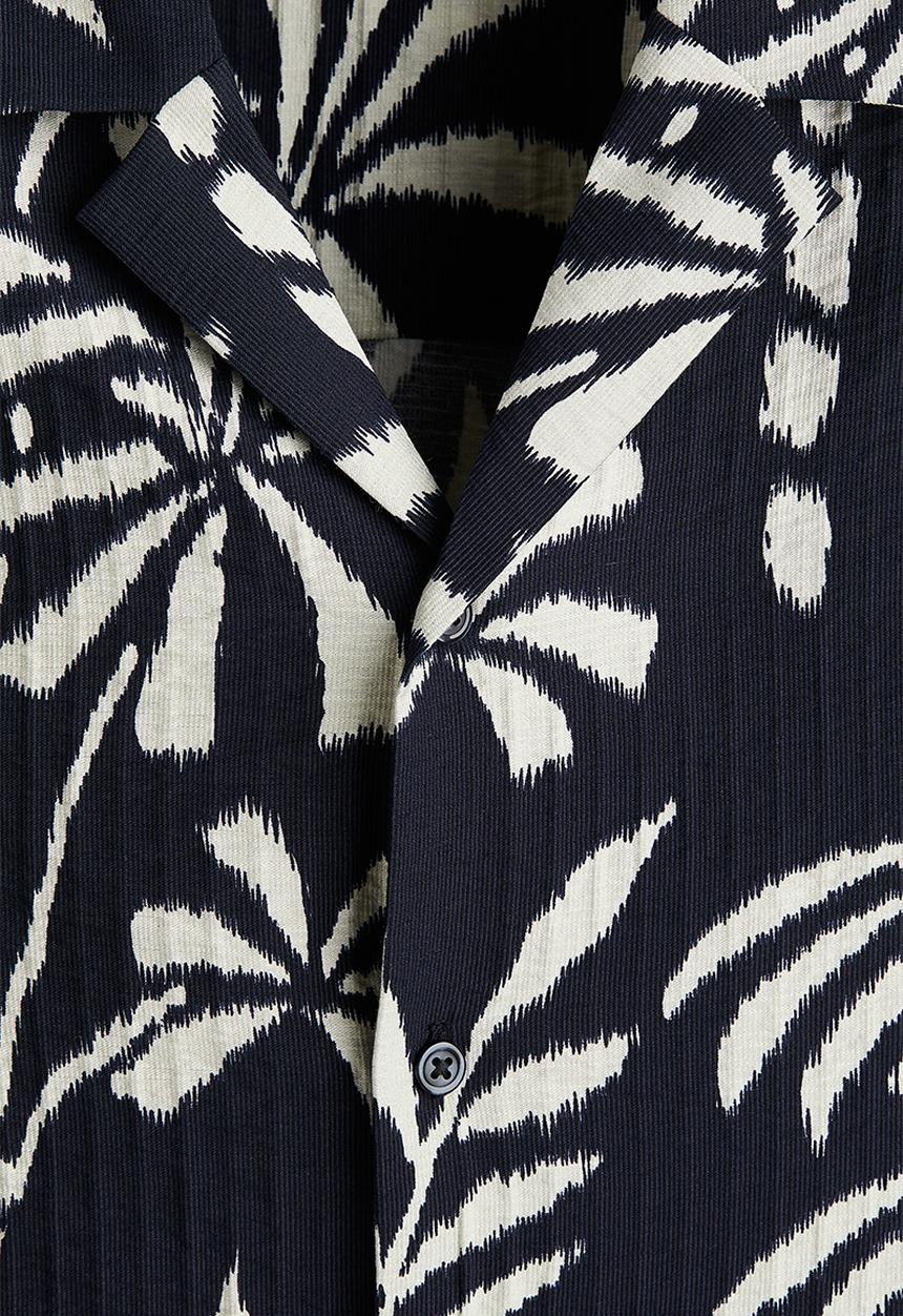 H&M - Regular fit textured resort shirt - navy blue/floral