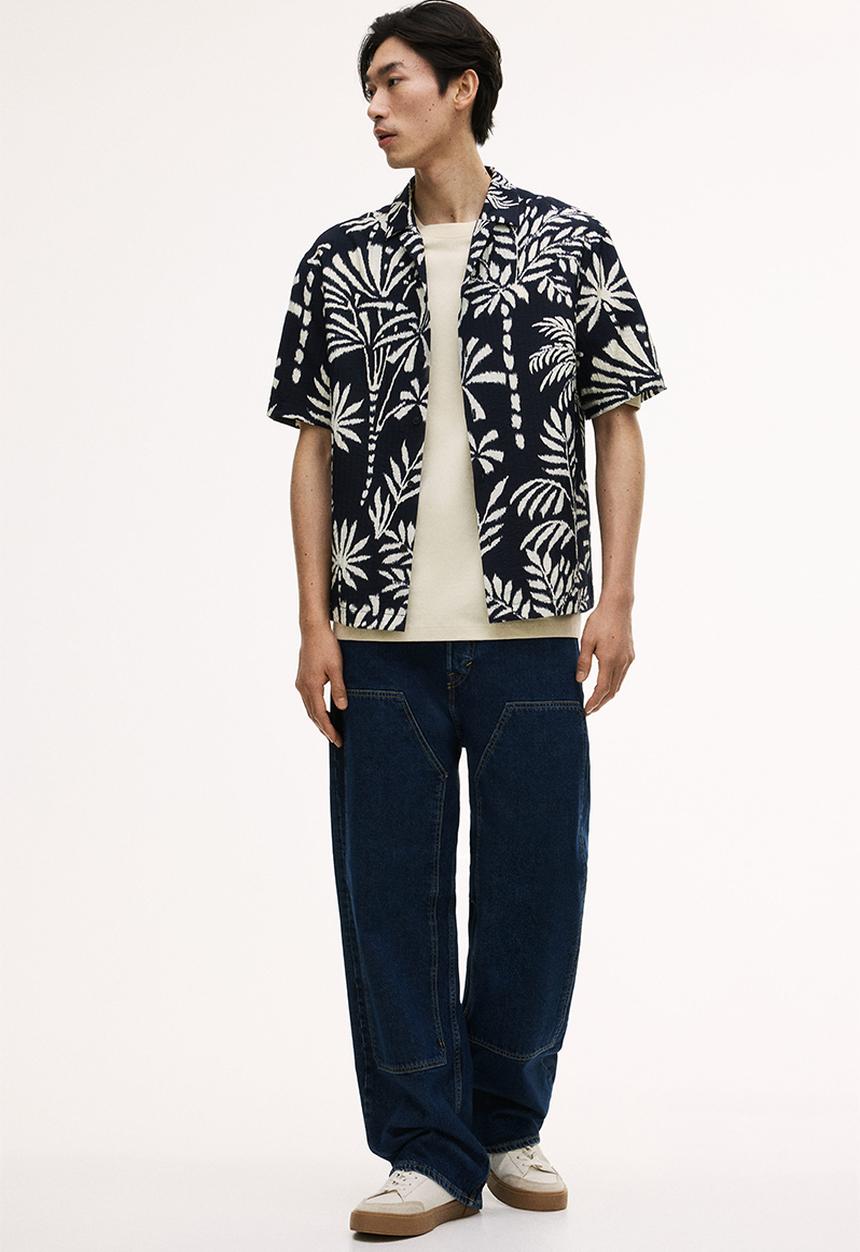H&M - Regular fit textured resort shirt - navy blue/floral