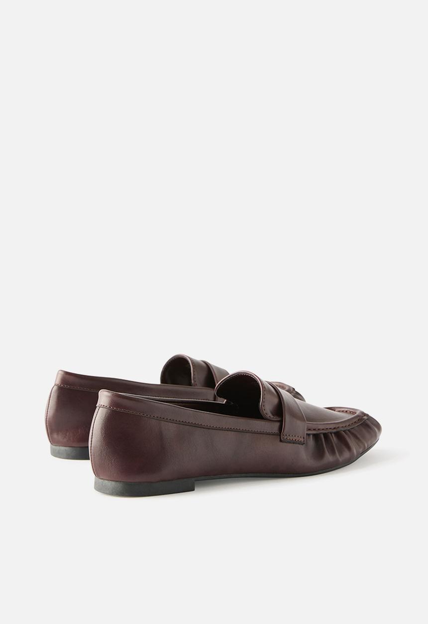 Cotton On - Taylor Ruched Loafer - deep berry.