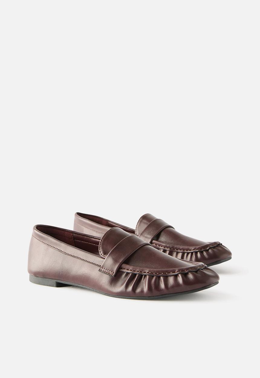 Cotton On - Taylor Ruched Loafer - deep berry.