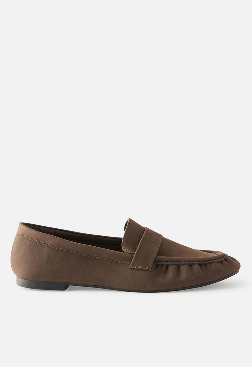 Cotton On - Taylor Ruched Loafer - choc nubuck.