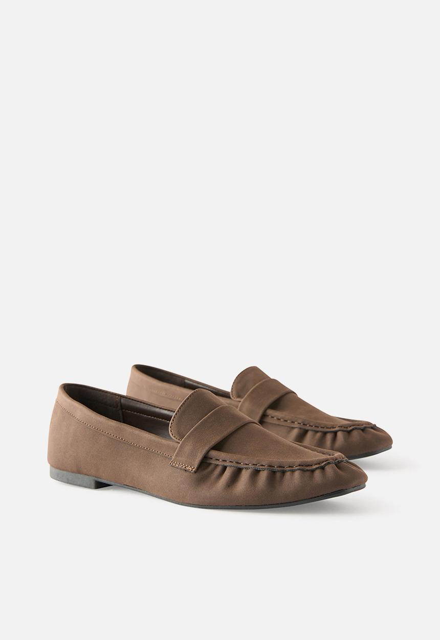 Cotton On - Taylor Ruched Loafer - choc nubuck.
