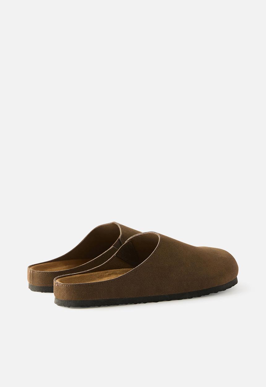 Cotton On - Blair Mule - choc micro.