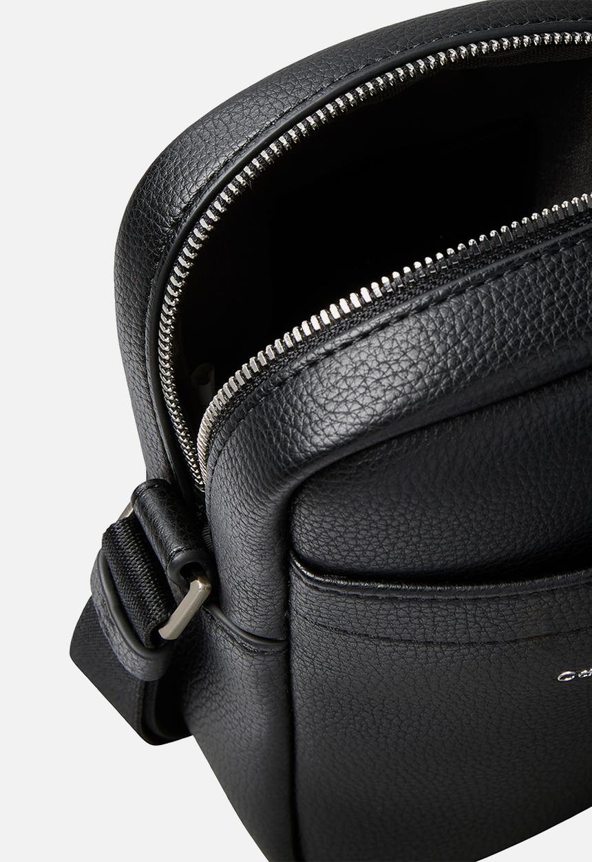 Calvin Klein - Raised Slim Reporter - Black