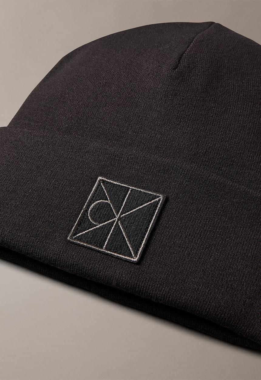 Calvin Klein - Emblem Patch Fine Rib Beanie - Black
