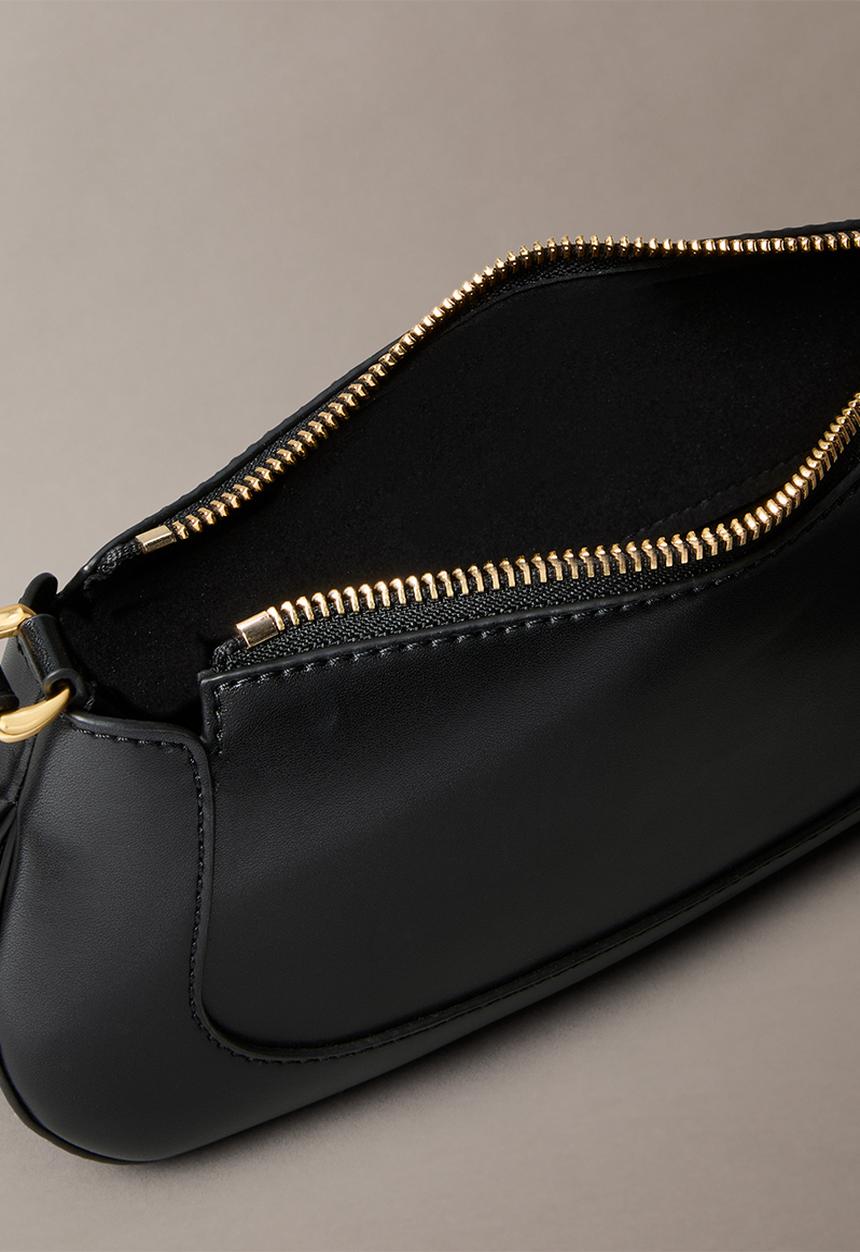 Calvin Klein - Hardware zip crossbody- black