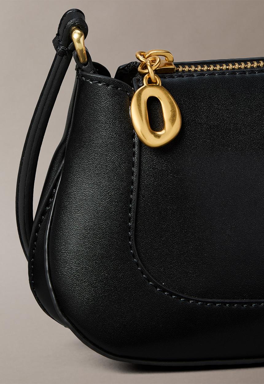 Calvin Klein - Hardware zip crossbody- black