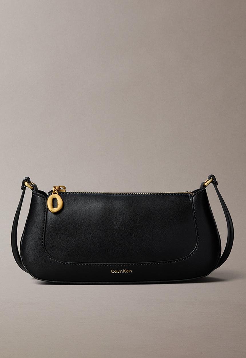 Calvin Klein - Hardware zip crossbody- black