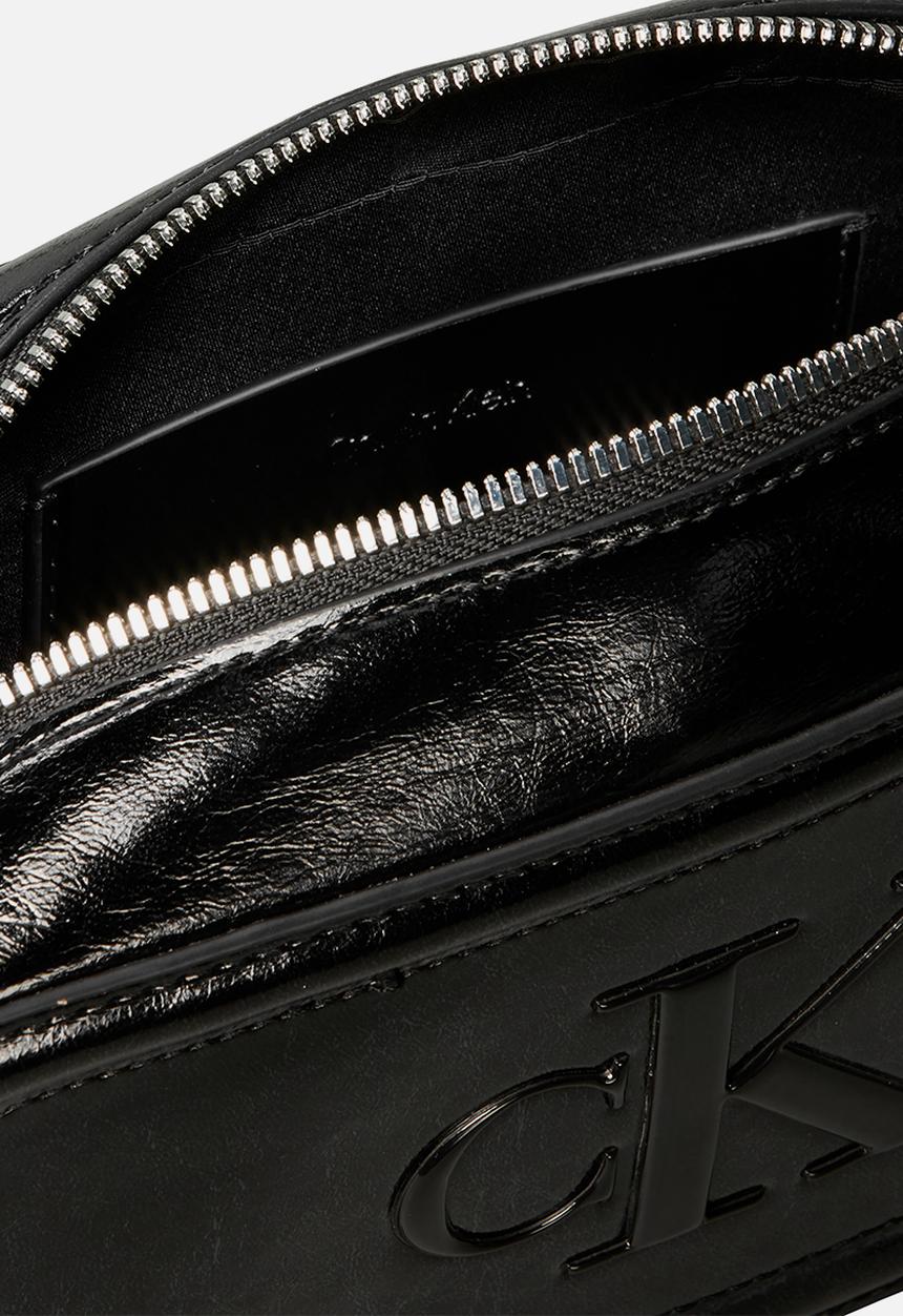 Calvin Klein - Bold ck metallic camera bag- black