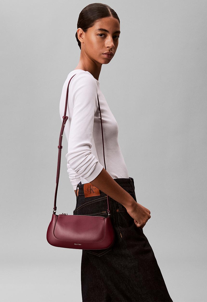 Calvin Klein - Hardware zip crossbody- alluring pink