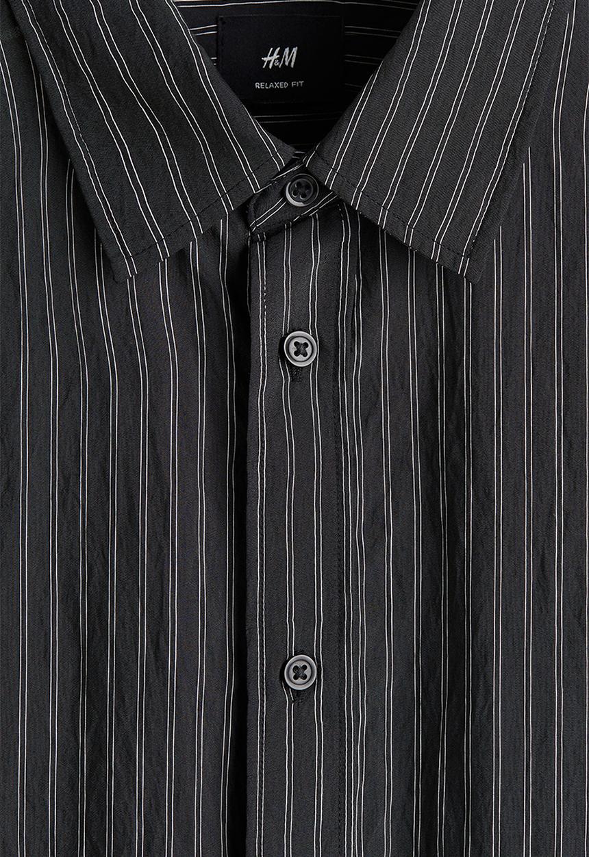 H&M - Relaxed fit shirt - black/striped