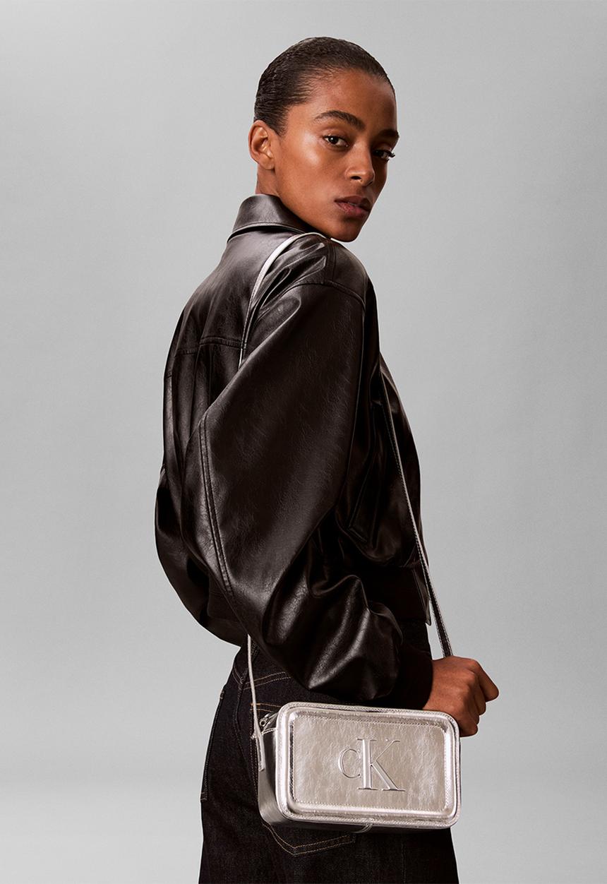 Calvin Klein - Bold ck metallic camera bag- silver metallic