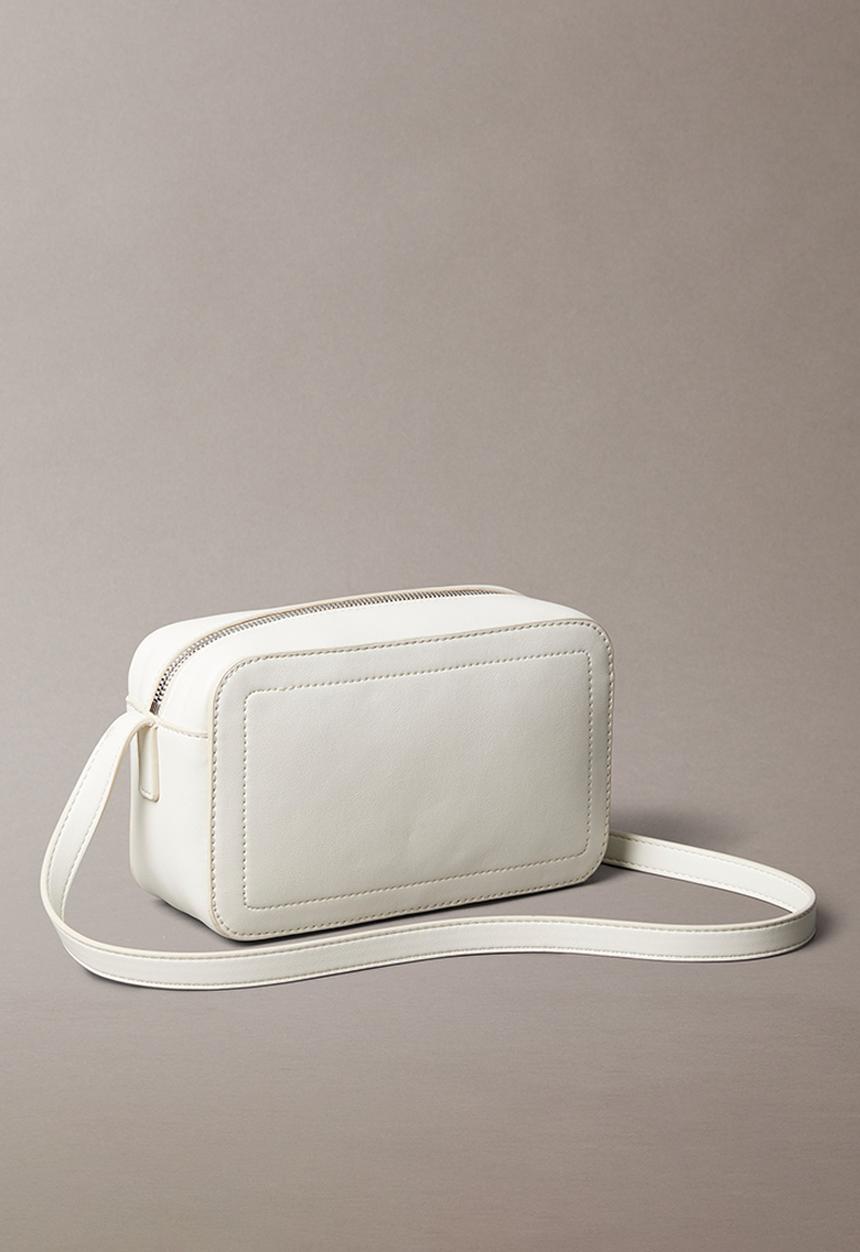 Calvin Klein - Bold ck camera bag- lily white
