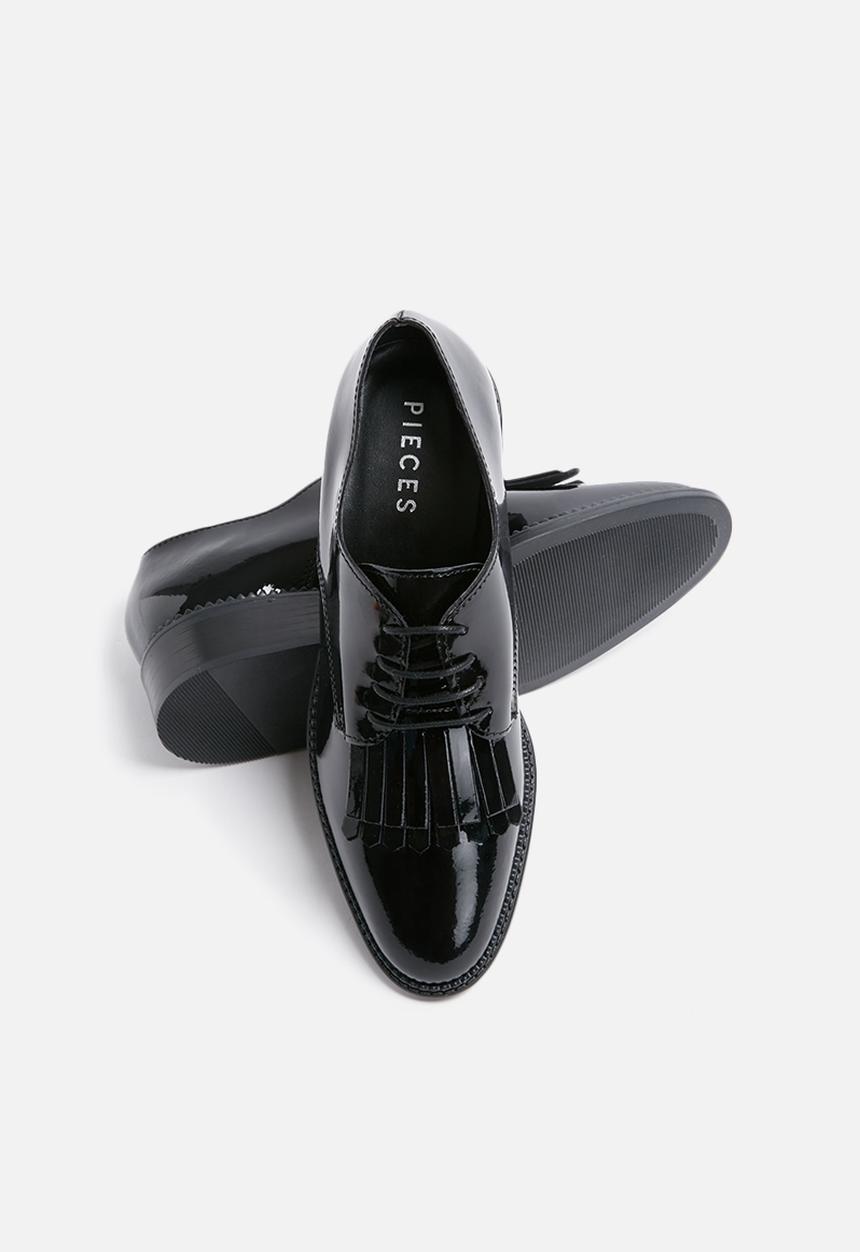 Pieces - Santon Brogue