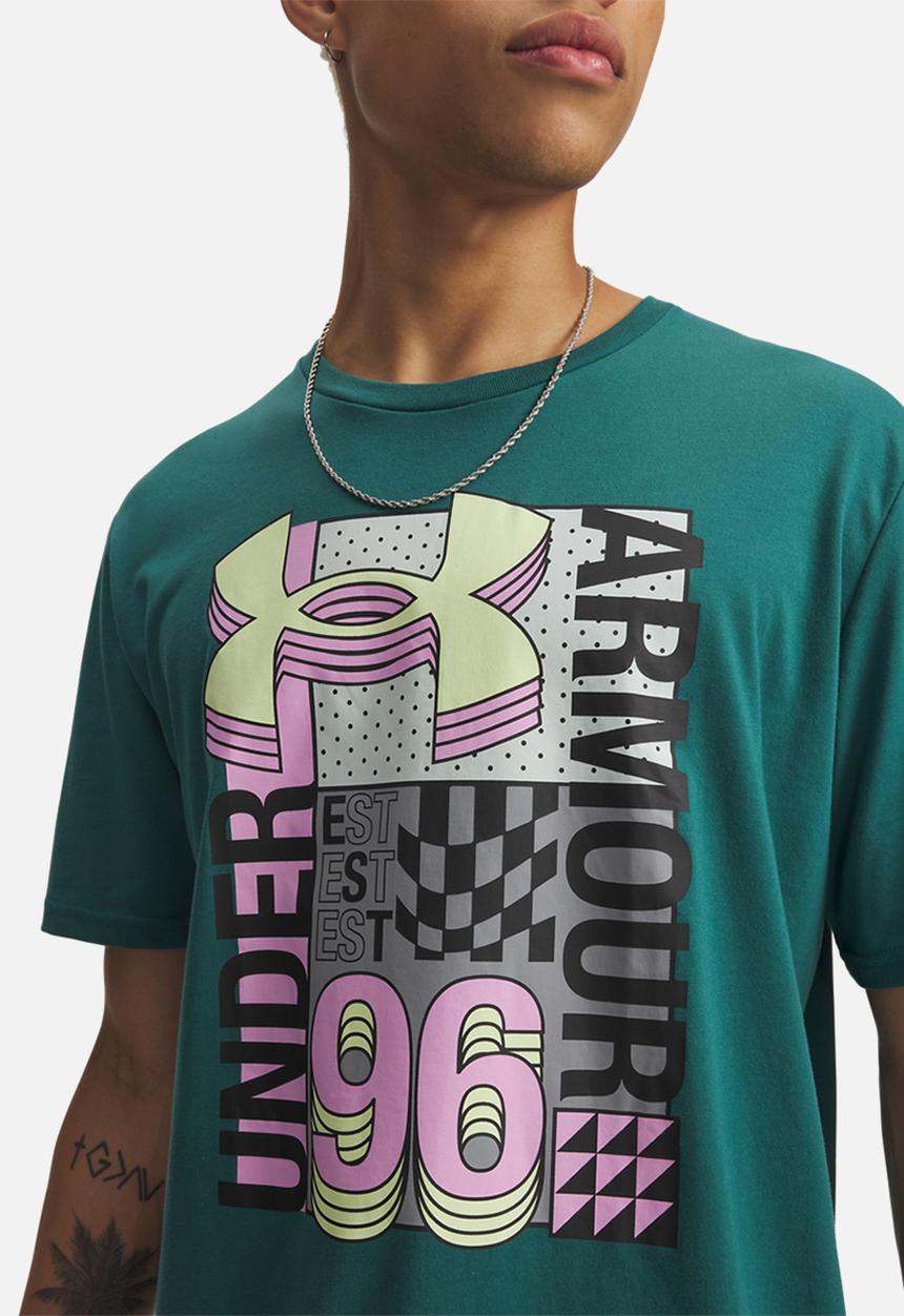 Under Armour - UA M LOGO COLLAGE SHORT SLEEVE - Rack Green/Fade Green