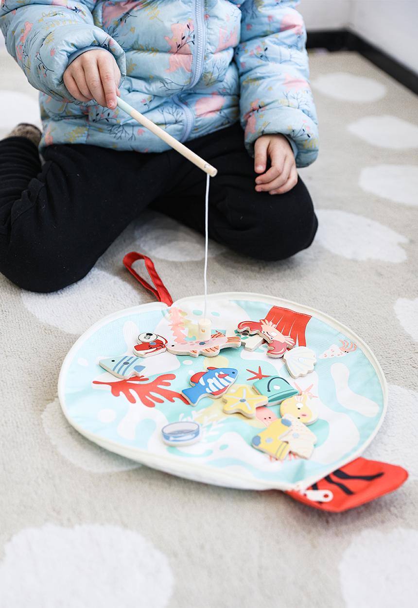 Greenbean Learning - Classic World - Fishing Game - Travel-Size Set with Activity Cards - 34pcs