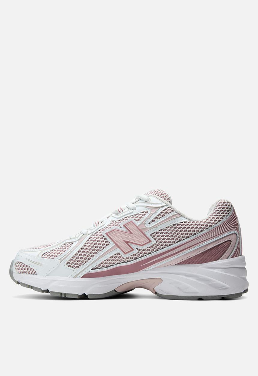 New Balance  - 740