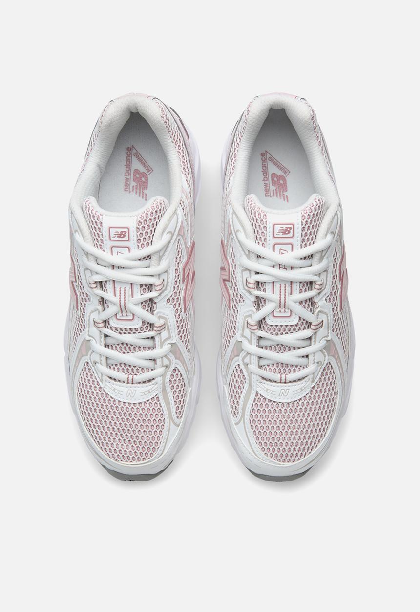 New Balance  - 740