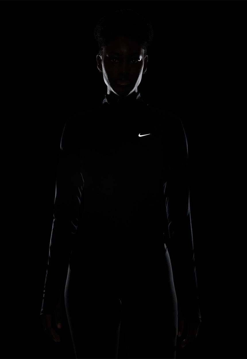 Nike - W Nk Tempo Swsh Hbr Df Hz Top - Black/White