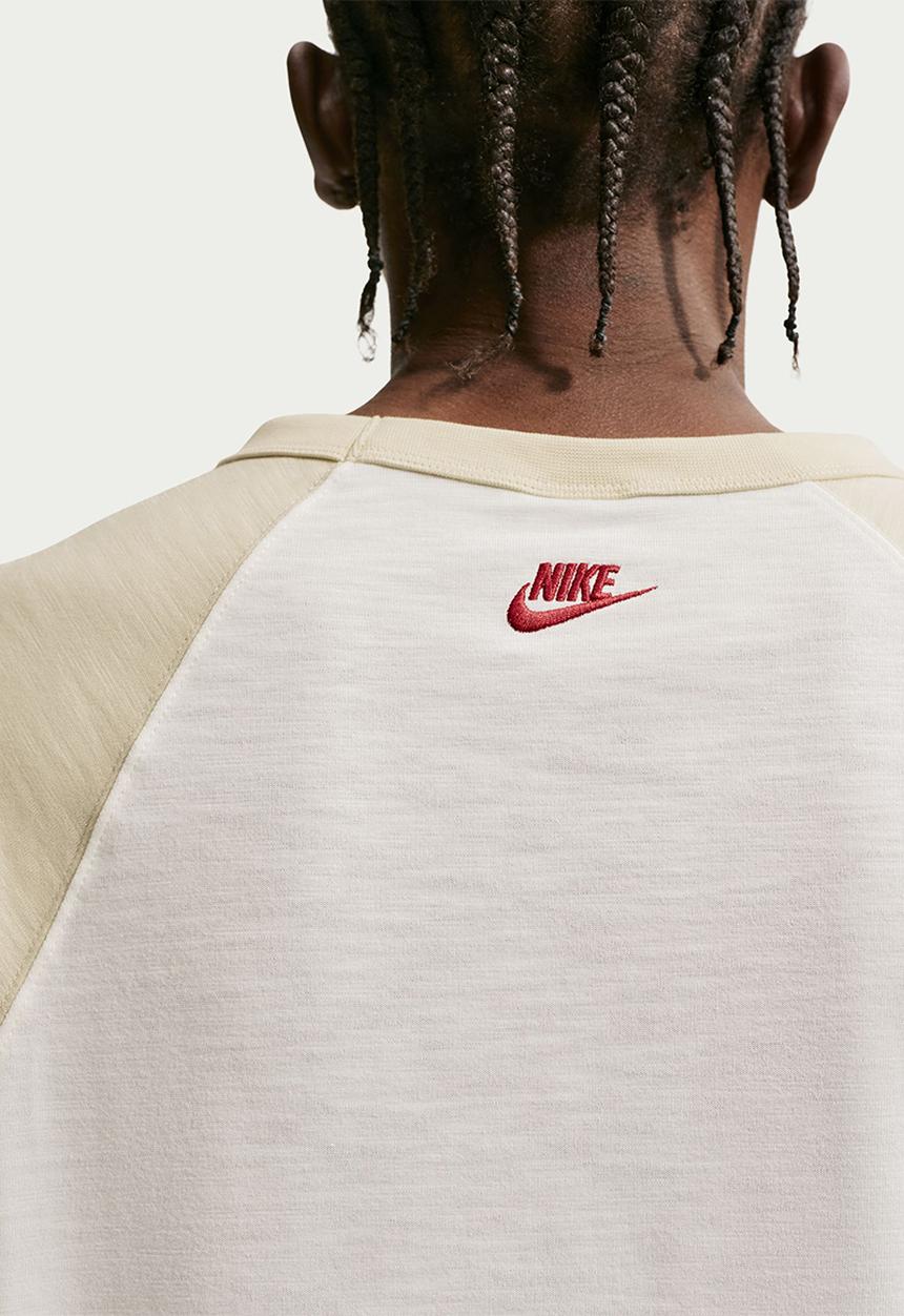 Nike - NSW Club  3/4-Sleeve Raglan Top - White/Khaki