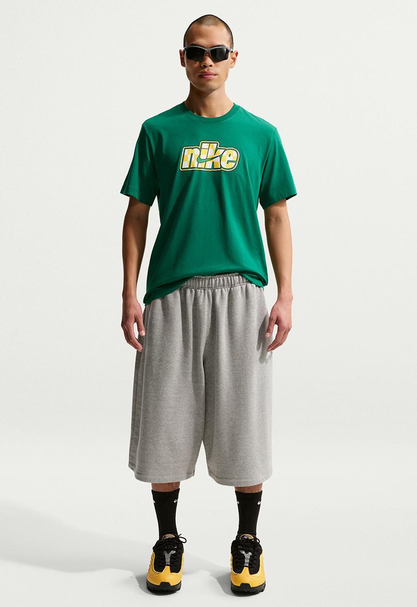 Nike - NSW Celebrate Sport STD  T-Shirt - Green