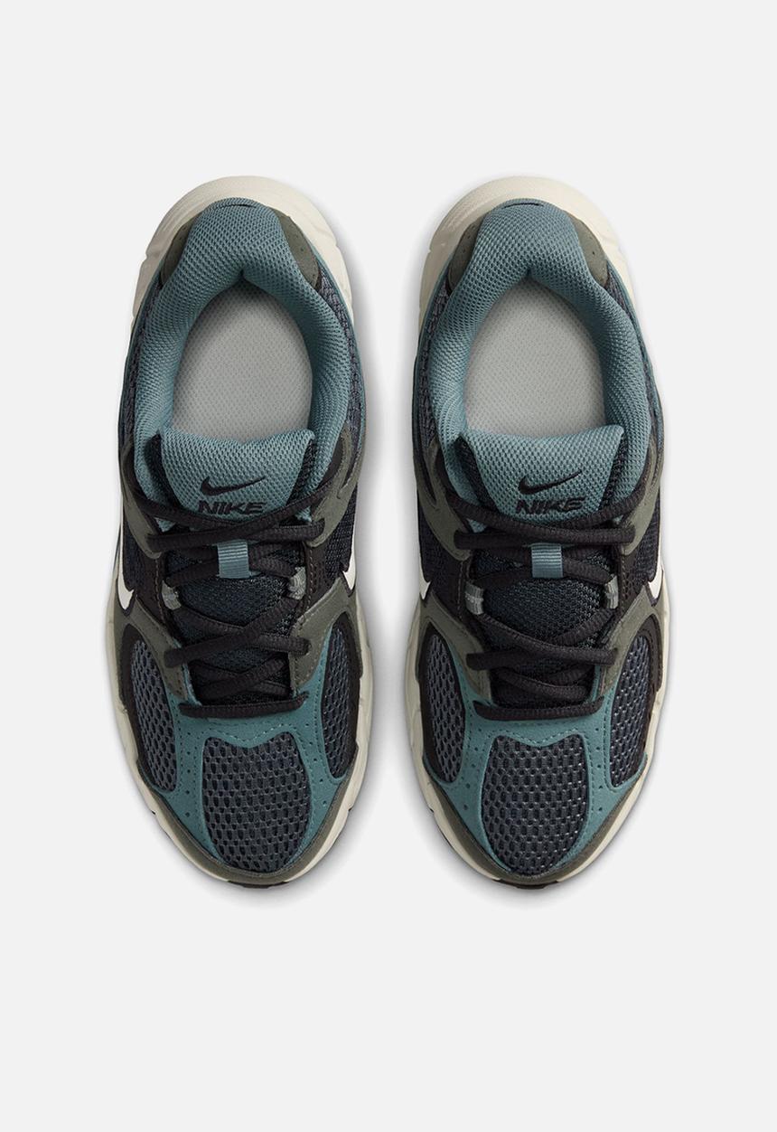 Nike - Nike V5 Runner Suede Grade School
