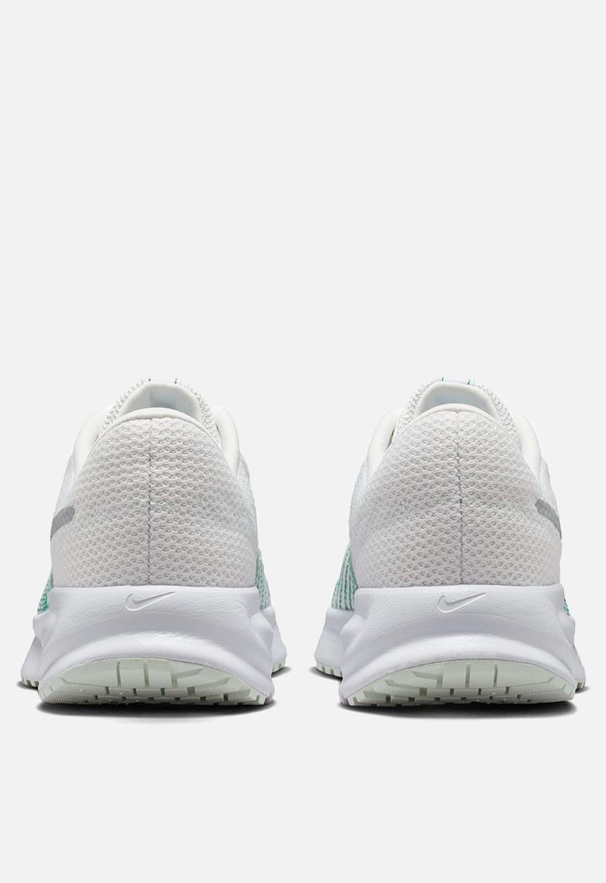 Nike - Nike Run Defy