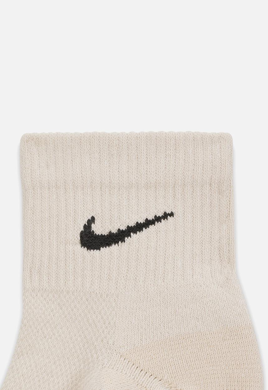 Nike -  Everyday Elevated Ankle Socks (3 Pairs)  - Multi Beige/Browns