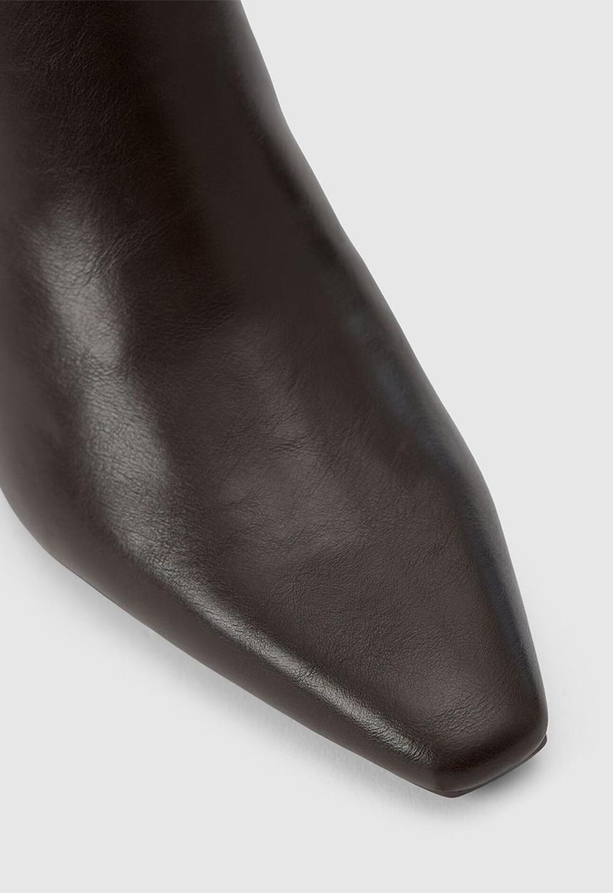 Forever New - Callie knee length chisel toe boot in chocolate brown