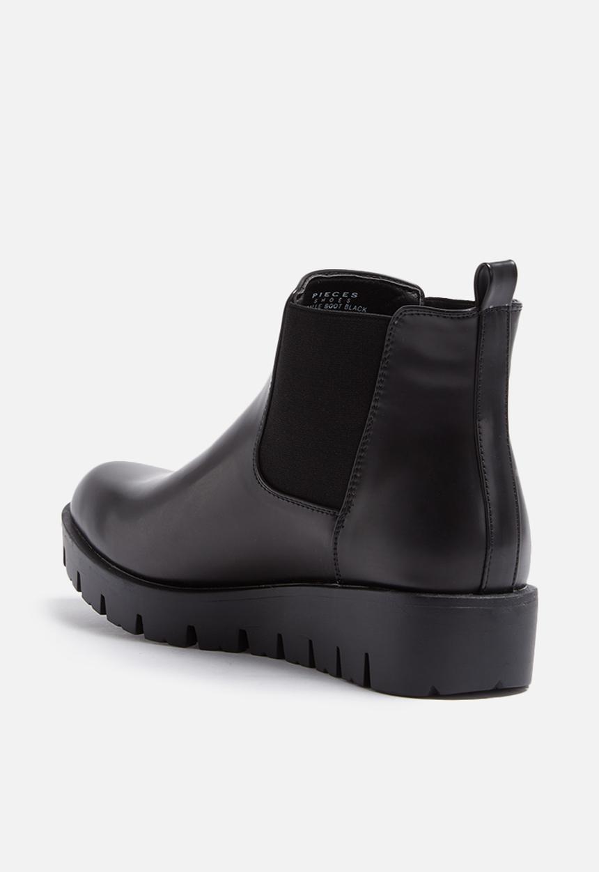 Pieces - Dalle boot