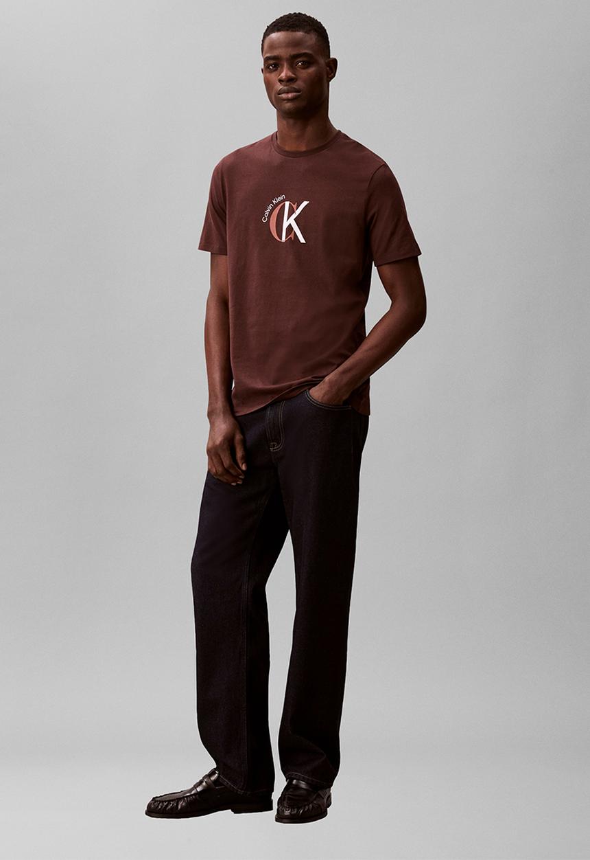 Calvin Klein - Ss 30S Whsl Ckj 2Tone Ck Graphic Tee - Rich Brown