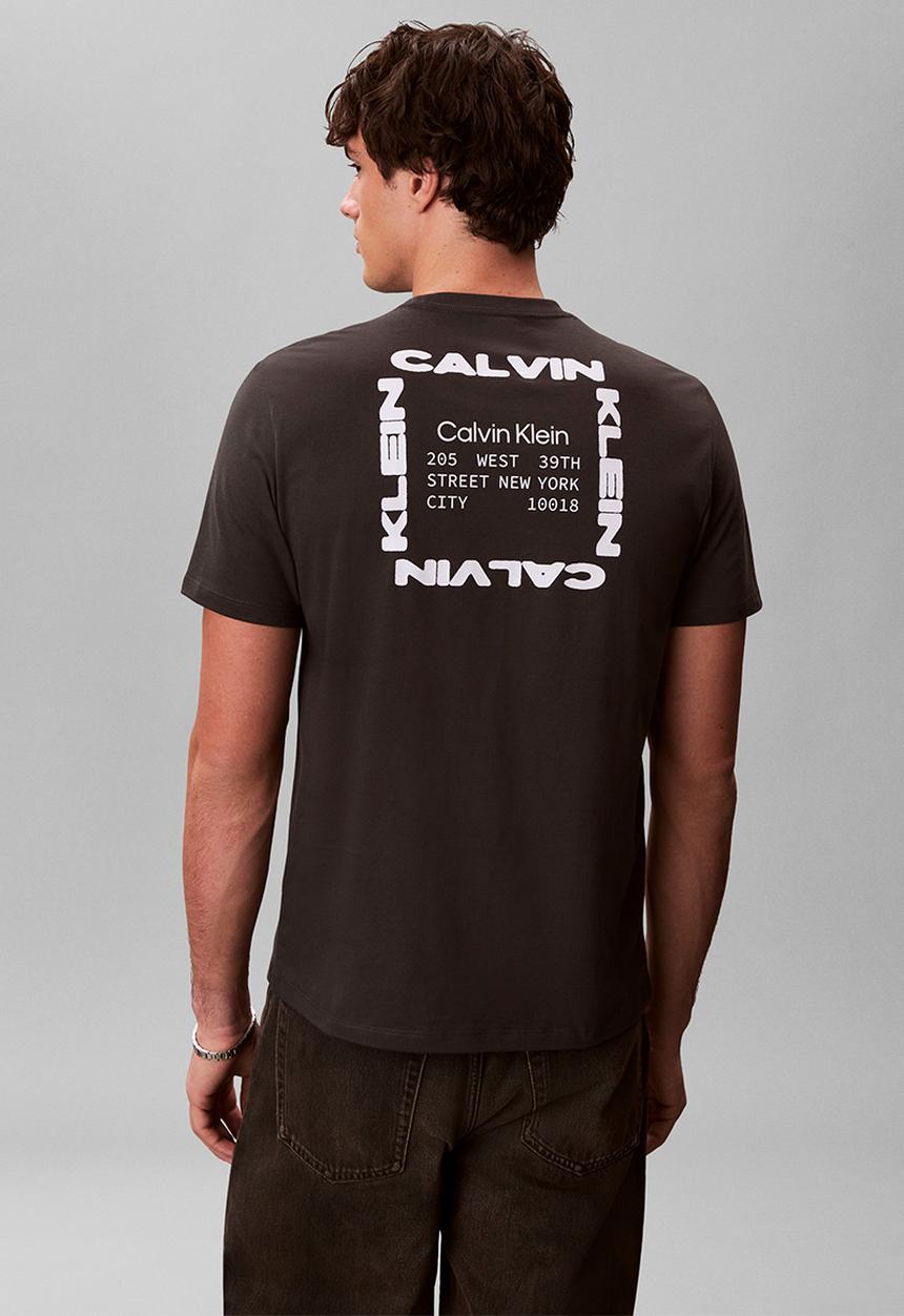 Calvin Klein - Ss 30S Whsl Ckj Ck Box Graphic Tee - Pirate Black