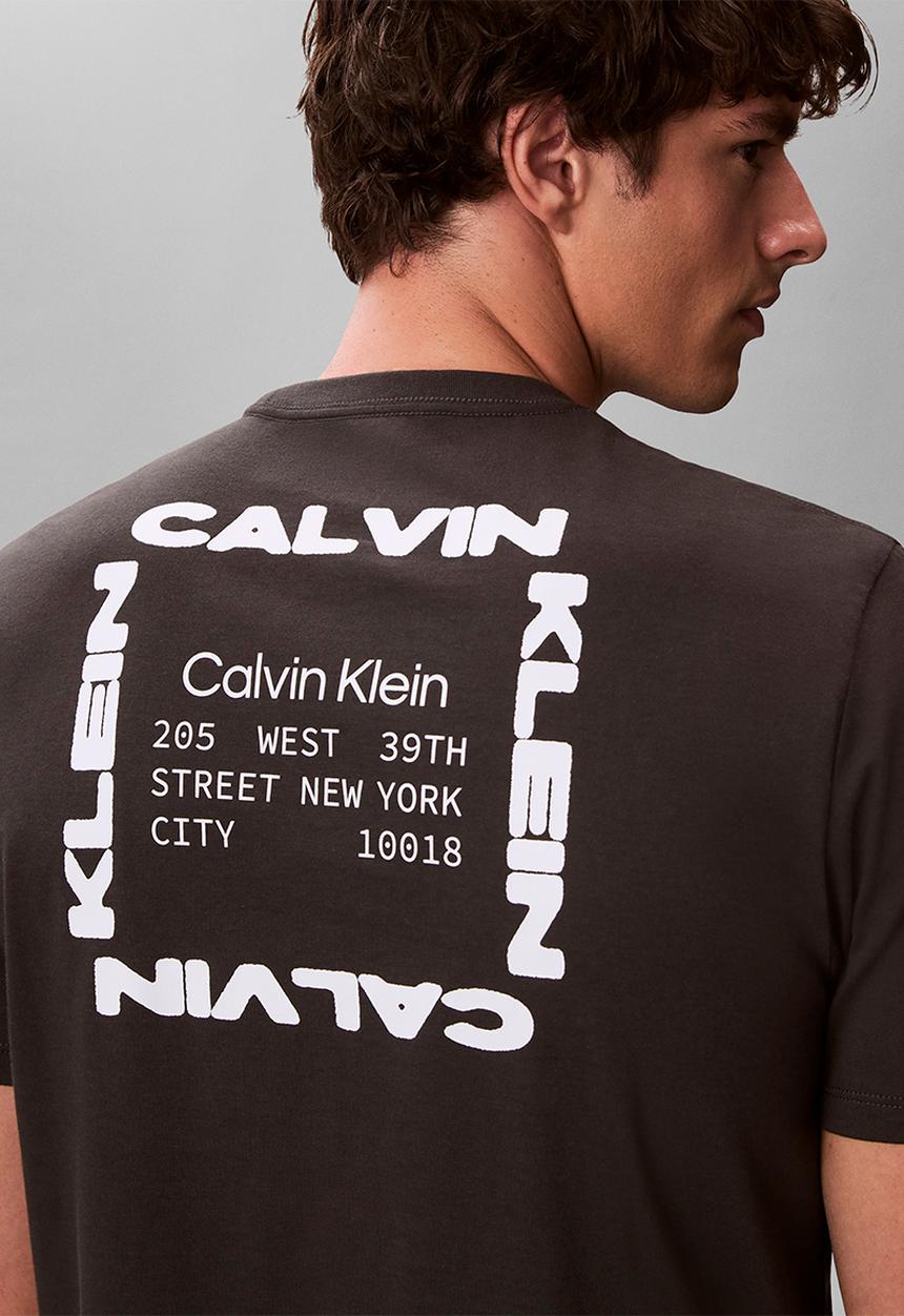 Calvin Klein - Ss 30S Whsl Ckj Ck Box Graphic Tee - Pirate Black