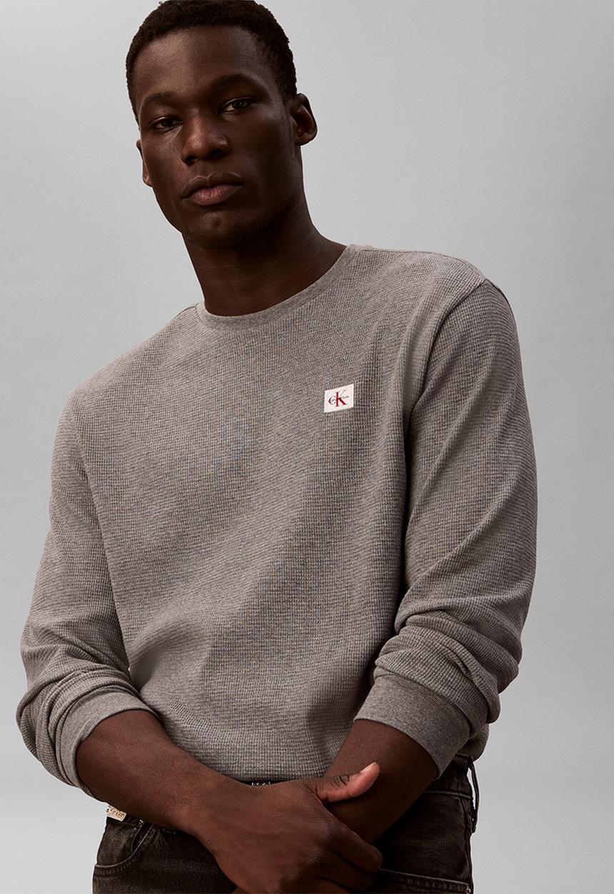 Calvin Klein - Ls Waffle Badge Crewnk Tee - Med Grey Htr