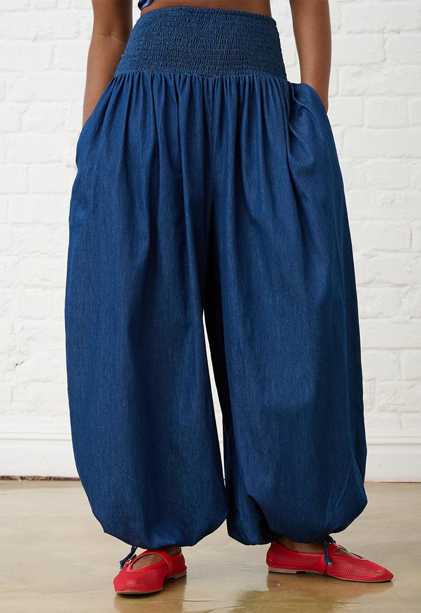 Me&B - Balloon Drawstring Denim Pants - Blue