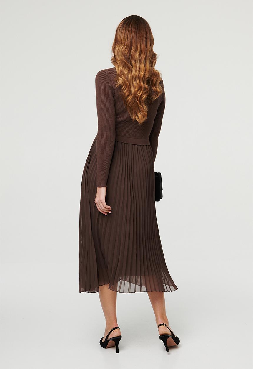 Izabel London - L/S Knitted Combination Maxi Dress With Chiffon Pleated Skirt - Chocolate