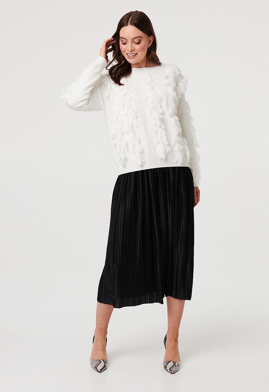 Izabel London - Long sleeve Crew Neck Sweater With Leaf Applique - White