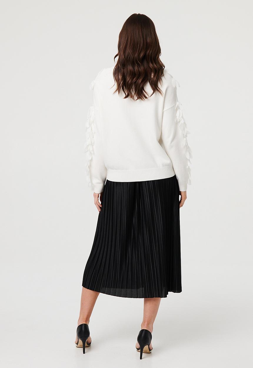 Izabel London - Long sleeve Crew Neck Sweater With Leaf Applique - White