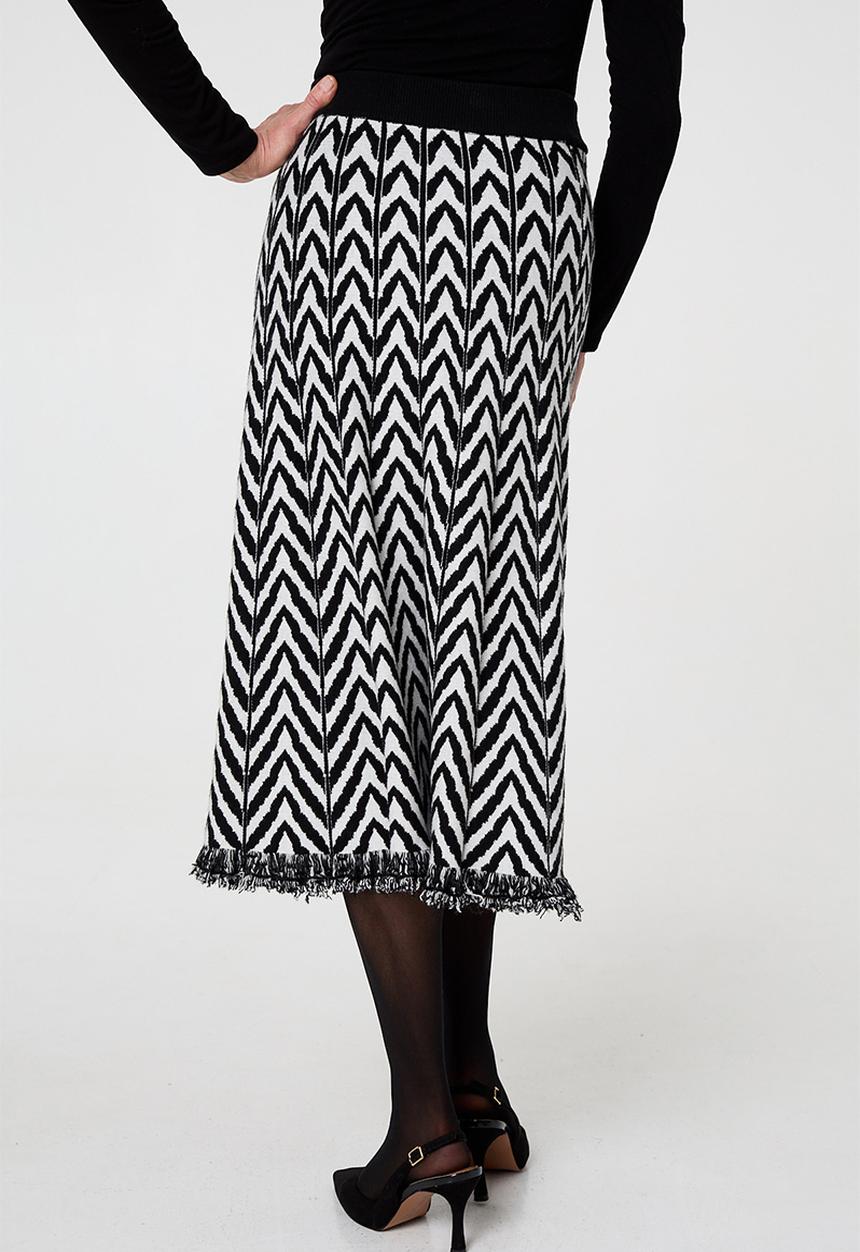 Izabel London - Knitted A-Line Skirt Wih Intasia Pattern - Black