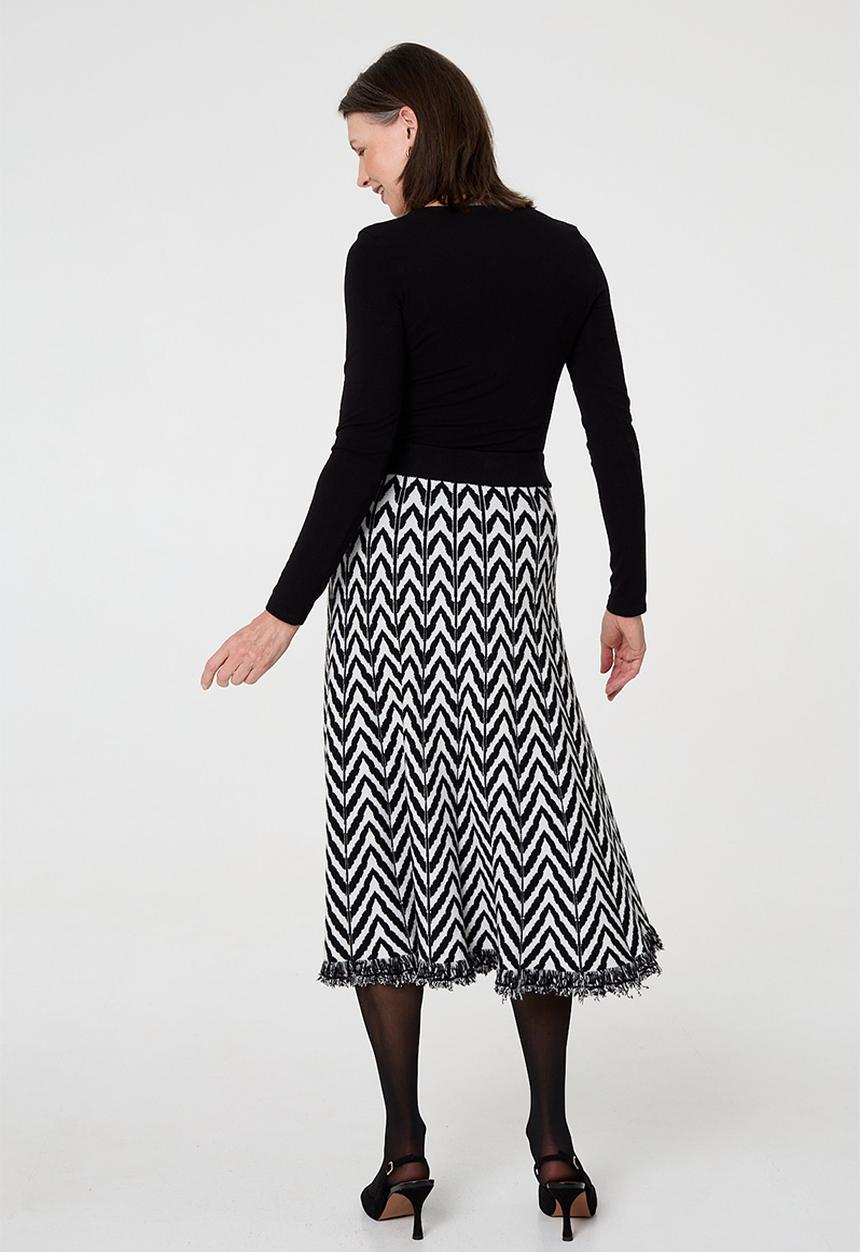 Izabel London - Knitted A-Line Skirt Wih Intasia Pattern - Black