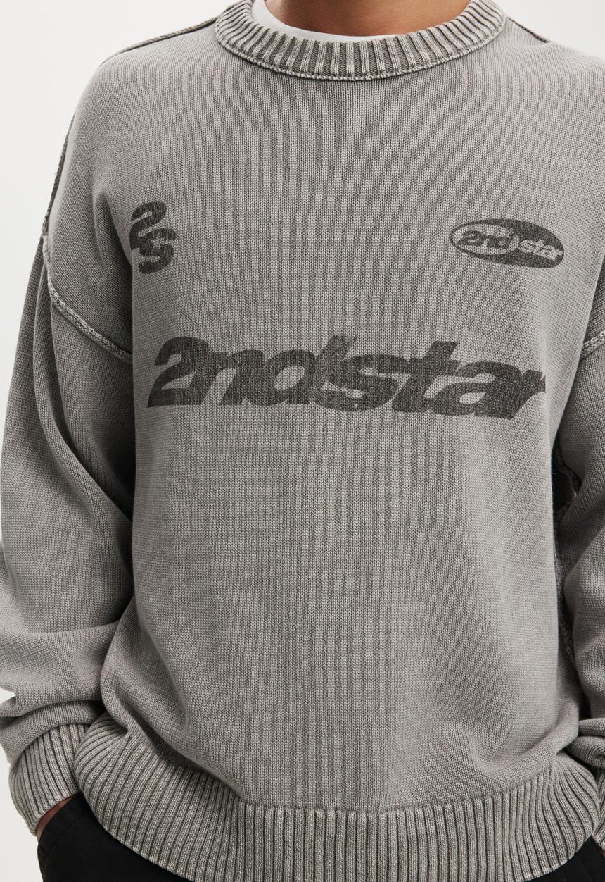 Cotton On - Washed Graphic Crew Knit - Washed Grey