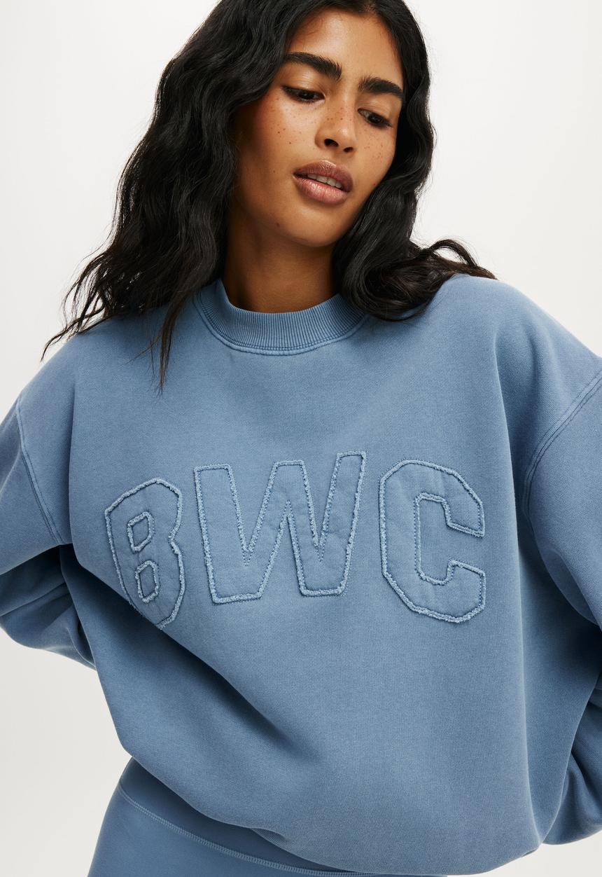 Cotton On - Fleece Graphic Crew Sweatshirt - Washed Infinity Blue/Bwc