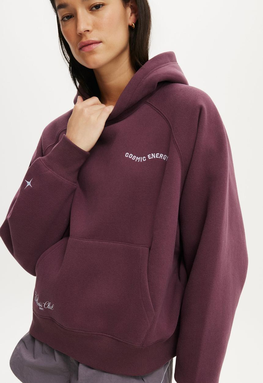 Cotton On - Plush Premium Graphic Raglan Hoodie - Choc Plum/Celestial