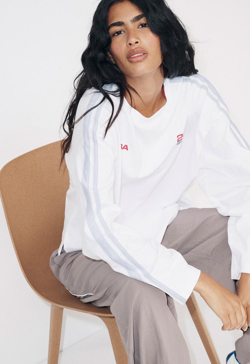 Cotton On - Long Sleeve Boxy Graphic Crew - White/Bwc