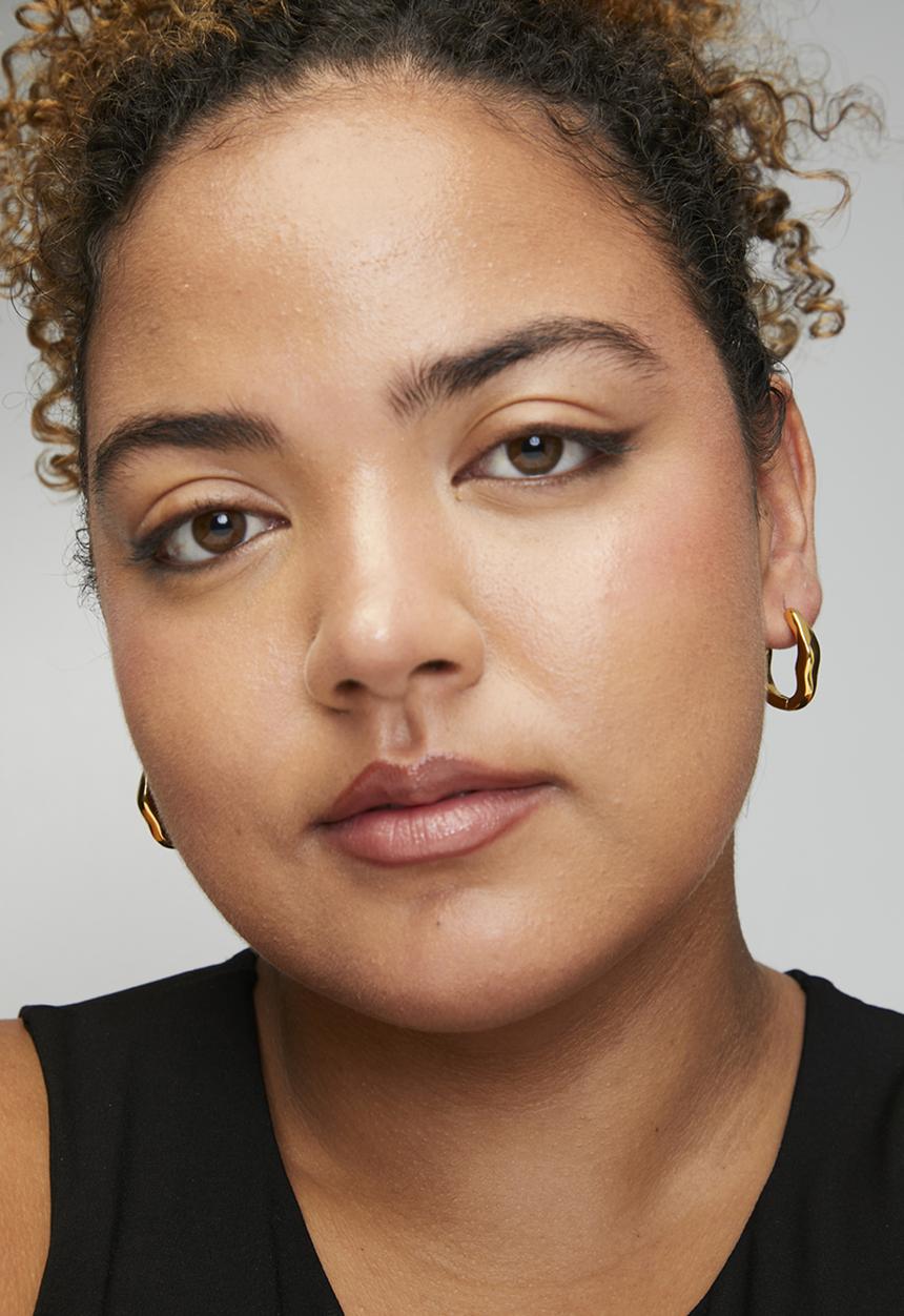 Zoe on Trend - Modern twisted hoop earrings - gold
